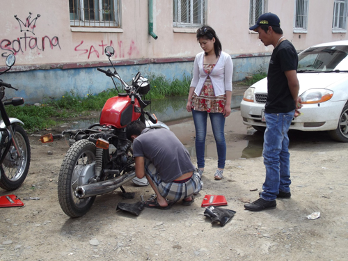 Ulaanbaatar – Luchando con las motos